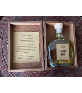 ZESTAW PREZENTOWY-KARAFKA -DREWNIANA SKRZYNKA, PROJEKT ETYKIETY, GRAWEROWANIE