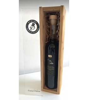 Likier w skrzynce z szybką