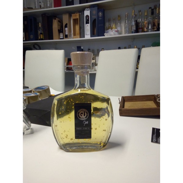 ZESTAW PREZENTOWY-KARAFKA -DREWNIANA SKRZYNKA, PROJEKT ETYKIETY, GRAWEROWANIE