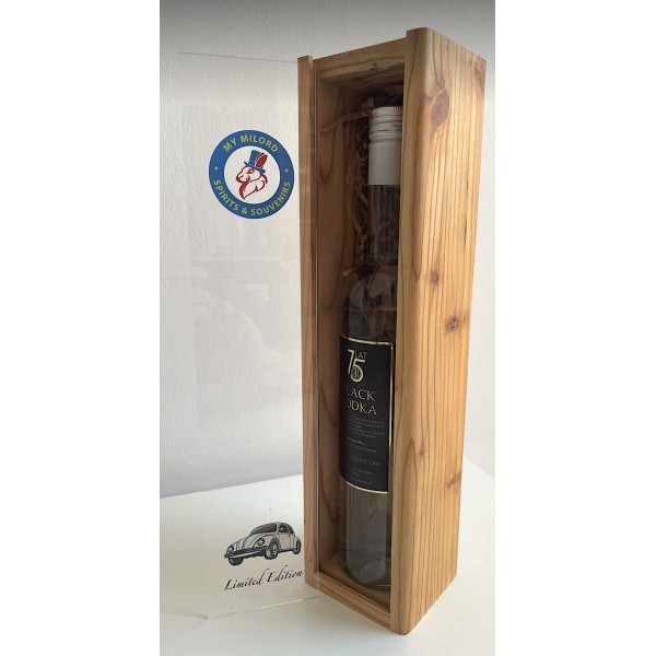 Likier w skrzynce z szybką