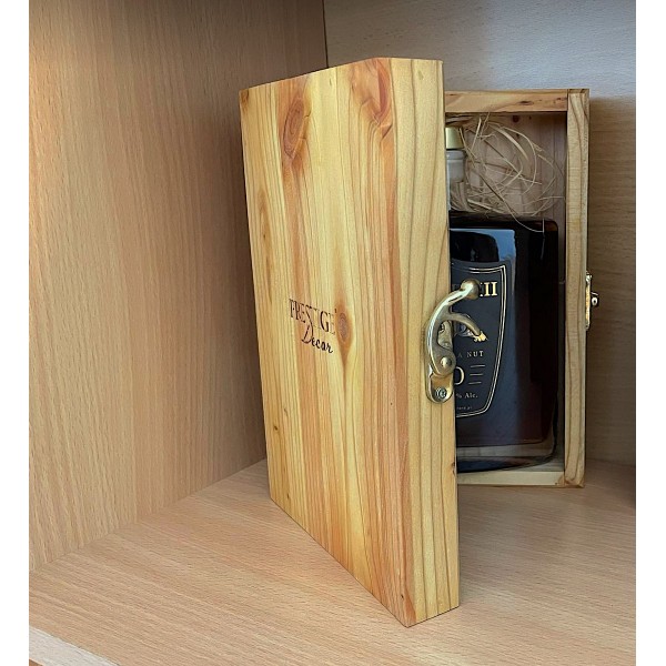 BRANDY in a nut MILORD XII w skrzynce z litego modrzewiu.