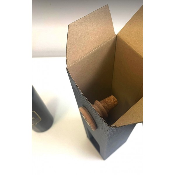 WINO W KARTONIE Z ZATYCZKĄ Z LOGO