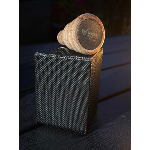 WINO W KARTONIE Z ZATYCZKĄ Z LOGO