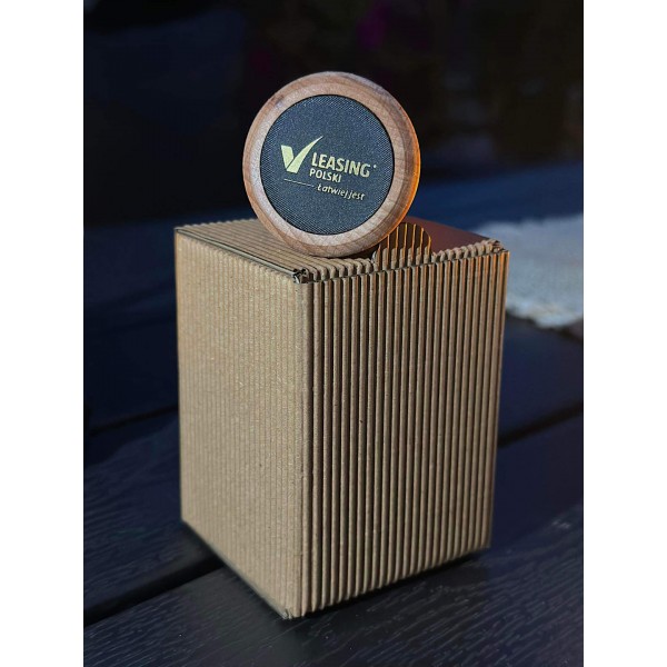 WINO W KARTONIE Z ZATYCZKĄ Z LOGO