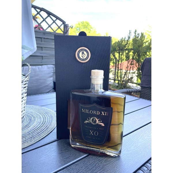 BRANDY in a nut MILORD XII -500 ml ze kieliszkiem z logo